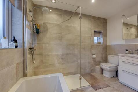 42 Wootton Road-bathroom2.jpg