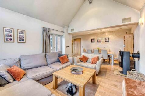 6 Engleton Lane-living4.jpg