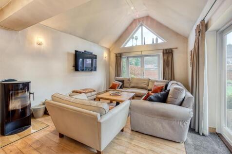 6 Engleton Lane-living3.jpg