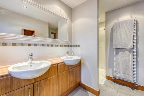 6 Engleton Lane-bed1 ensuite3.jpg