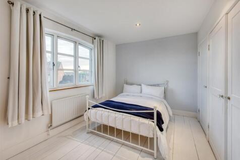 6 Engleton Lane-bed2.jpg