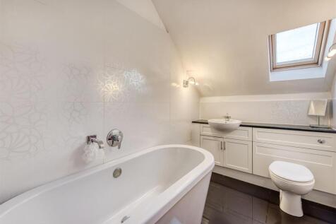 6 Engleton Lane-bathroom.jpg