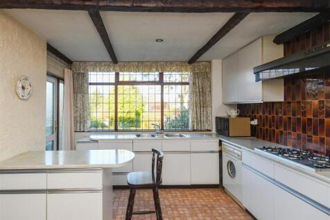 10 Farm Road - Kitchen.jpg
