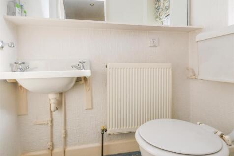 10 Farm Road - Guest Cloakroom.jpg