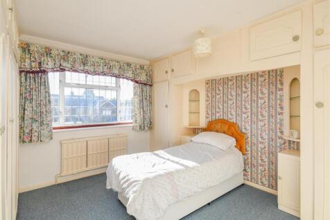 10 Farm Road - Bedroom 1.jpg