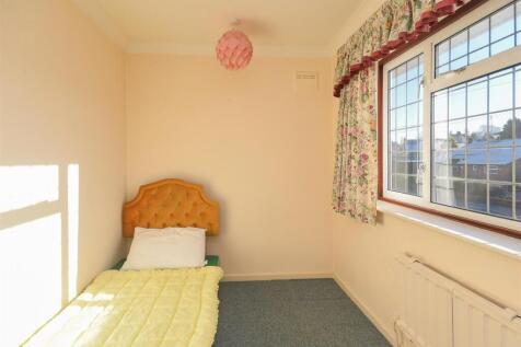 10 Farm Road - Bedroom 3.jpg