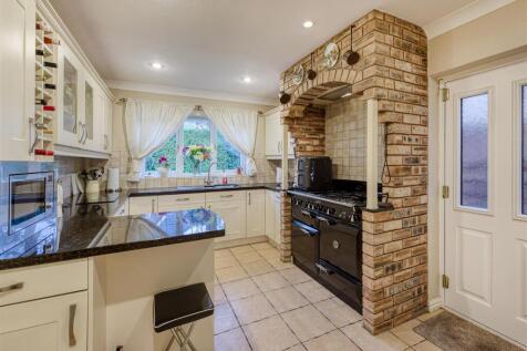 3 Cranmere Court-kitchen1.jpg