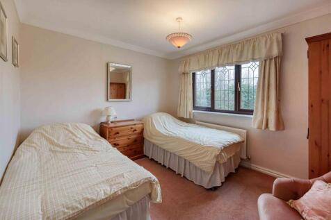 3 Cranmere Court-bed3.jpg