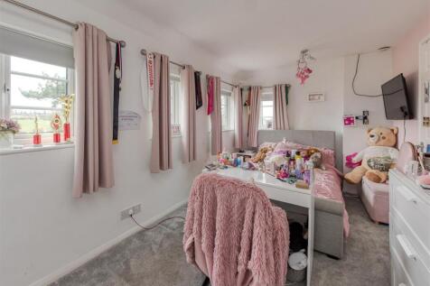 Coldham Cottage-bed2.jpg