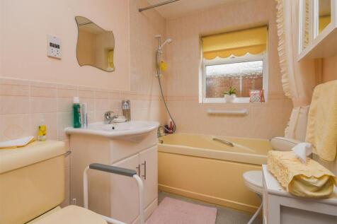 17a Chapel Lane - Bathroom.jpg