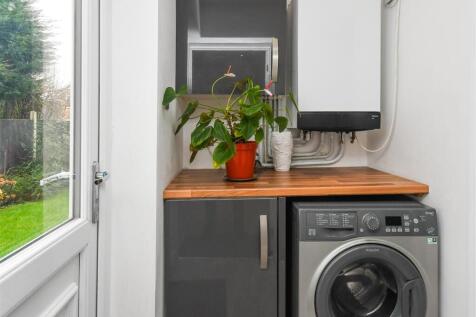 2 Yeadon Gardens - Utility.jpg