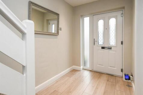 2 Yeadon Gardens - Hallway RevA.jpg