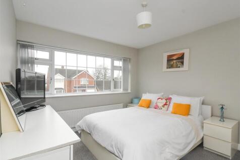 2 Yeadon Gardens - Double Bedroom.jpg