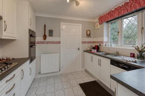 3 The Courts-kitchen2.jpg