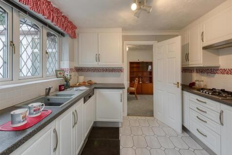 3 The Courts-kitchen3.jpg