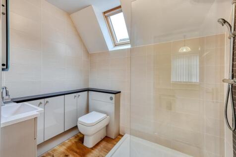 The Peel House-bed1 ensuite.jpg