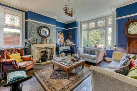 49 Richmond Road-lounge.jpg