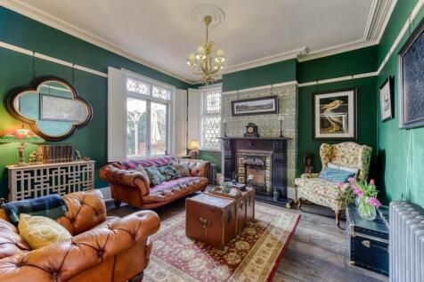 49 Richmond Road-sitting.jpg