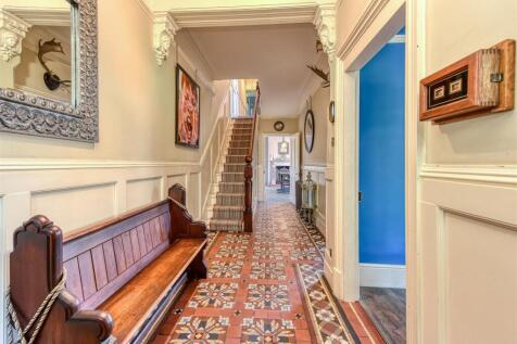 49 Richmond Road-hall2.jpg