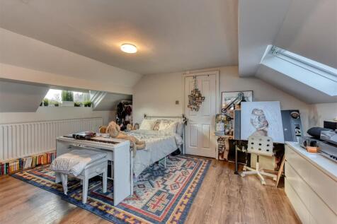 49 Richmond Road-bed1.jpg