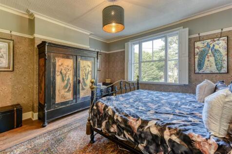 49 Richmond Road-bed2.jpg