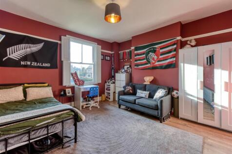 49 Richmond Road-bed3.jpg