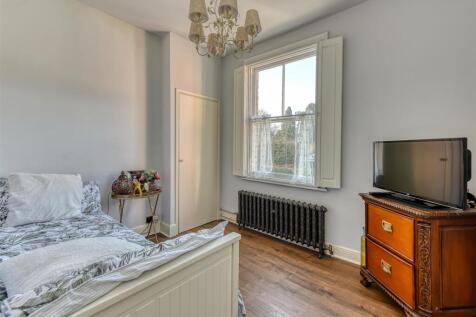 49 Richmond Road-bed4.jpg