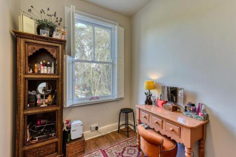 49 Richmond Road-bed5.jpg