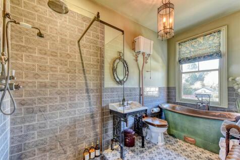 49 Richmond Road-bathroom.jpg