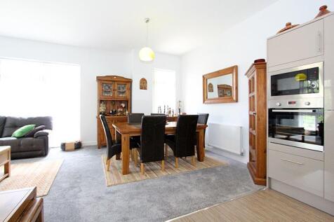 14 danescourt manor lr1..jpg