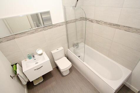 14 danescourt manor bath..jpg