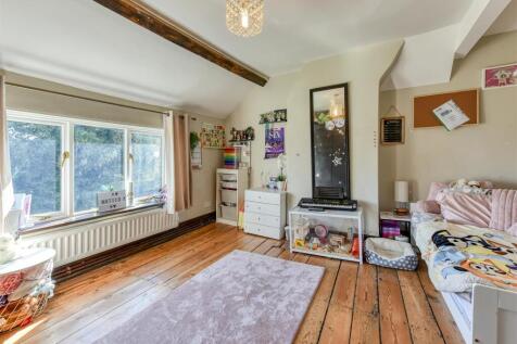 Elms Cottage-bed2.jpg