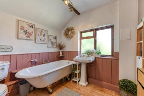 Elms Cottage-bathroom2.jpg