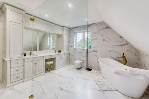 Plas Gwyn-bed1 ensuite2.jpg