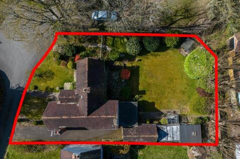 40 Castlecroft Gardens-drone.jpg