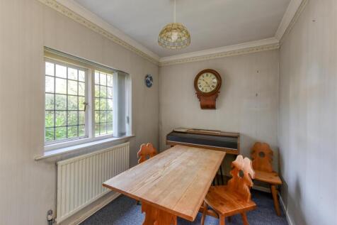 40 Castlecroft Gardens-kitchen5.jpg