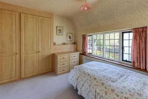 40 Castlecroft Gardens-bed3.jpg