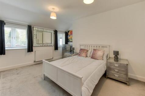 5F The Mitre-bed1.jpg