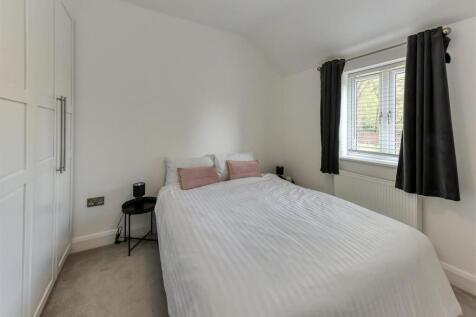 5F The Mitre-bed2.jpg
