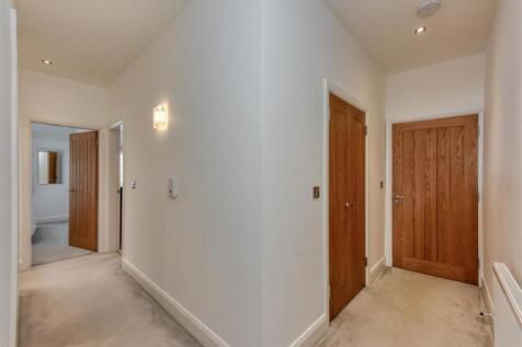 5F The Mitre-hall1.jpg