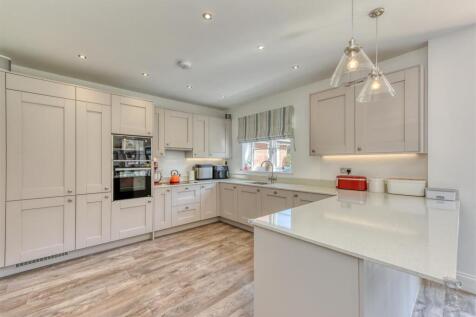 30 Anvil Close-kitchen2.jpg