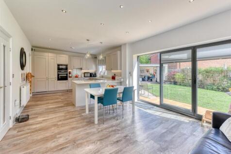 30 Anvil Close-kitchen1.jpg