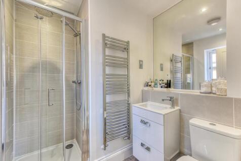 30 Anvil Close-bed1 ensuite.jpg