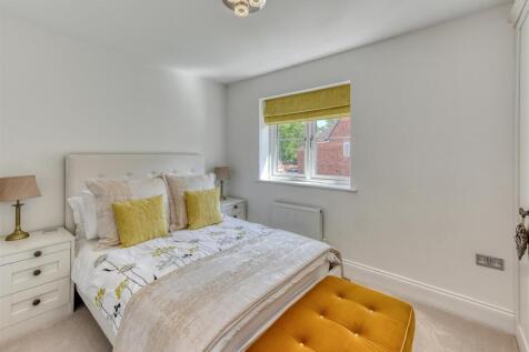 30 Anvil Close-bed2b.jpg