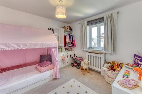 30 Anvil Close-bed3.jpg