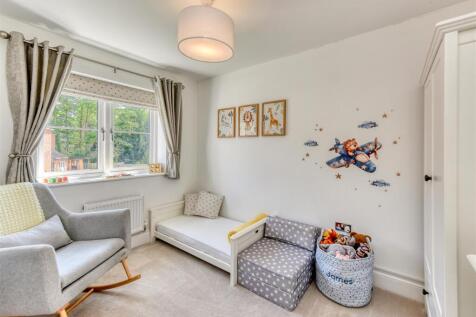 30 Anvil Close-bed4.jpg