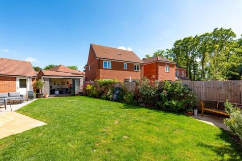 30 Anvil Close-external2.jpg