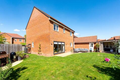 30 Anvil Close-external3.jpg