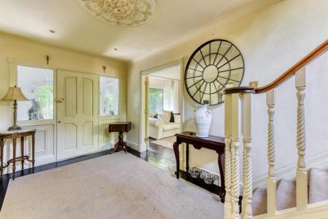 58 Perton Road-JUN25-hall.jpg