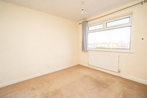 4 Easthall Close Bedroom.jpg